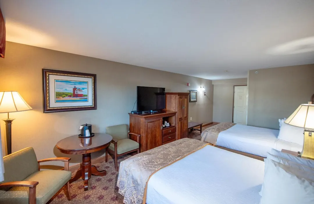 Hamilton Inn Select Beachfront Mackinaw City-1